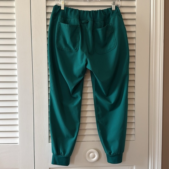 ✨ HEARTSOUL Hunter Green Scrub Joggers – Size Medium Petite ✨ - Picture 4 of 4